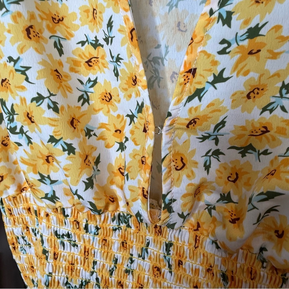 Yellow Sunflower Print white Crop Top deep v neck Size S smocked waist summer - Picture 6 of 8